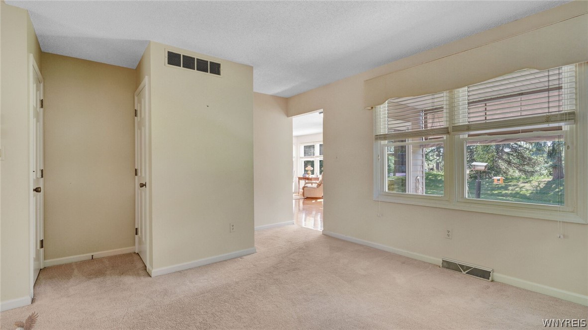 Sold 32 Pond Brook Drive, Elma, NY 14059 2 Beds / 2 Full Baths / 1