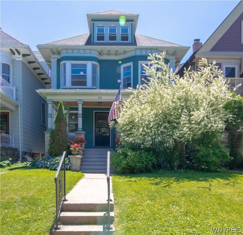 Sold 681 Auburn Ave, Buffalo, NY 14222, Elmwood Strip 5 Beds / 2