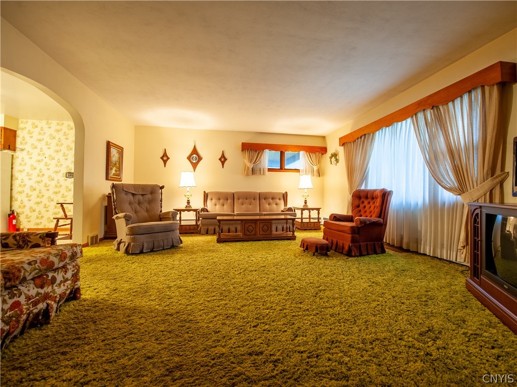 9386 Sessions Road, New Hartford, NY 13456