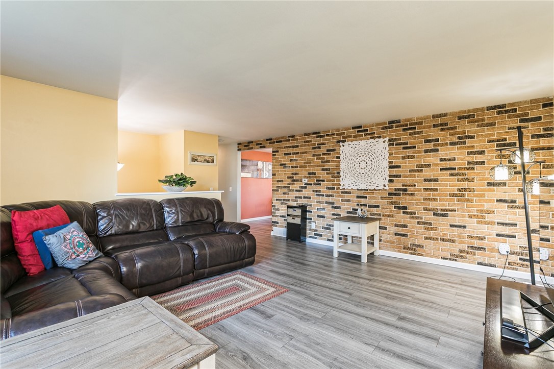 Sold 693 Klem Road, ster, NY 14580 4 Beds / 2 Full Baths 305,000